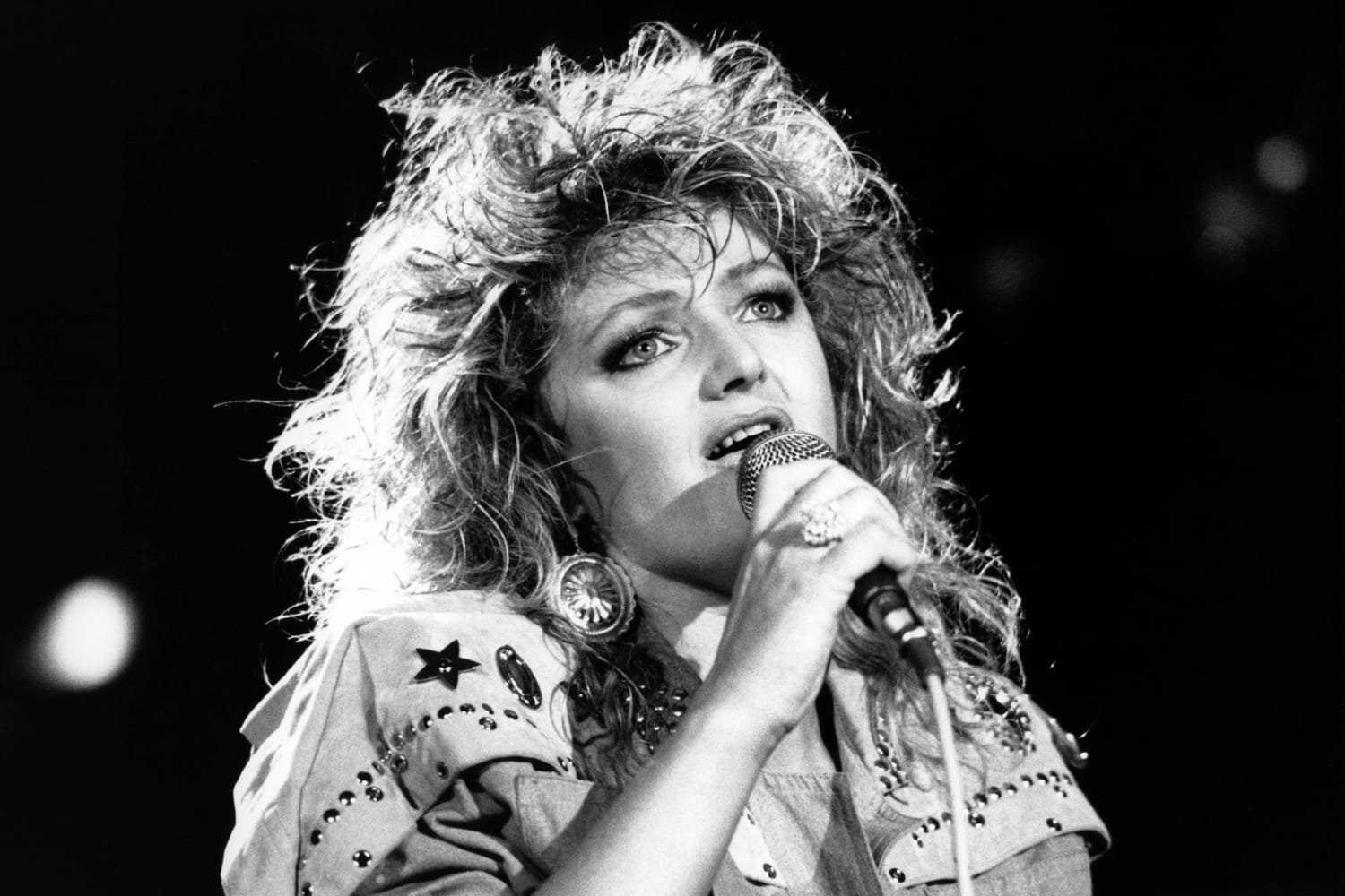 Bonnie Tyler, Iconic Voice Behind 'Total Eclipse of the Heart,' Dies at 75