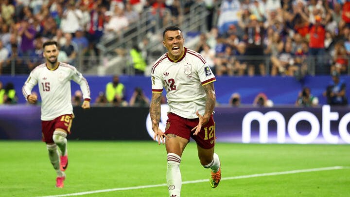 Spain Masters France 2-0 to Reach World Cup Final