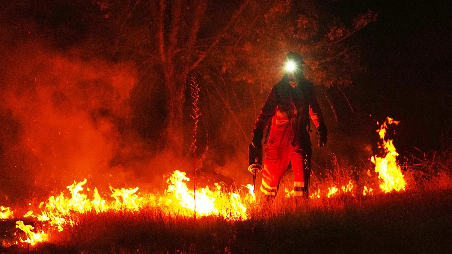 2026 Europe Wildfires Force Exodus as New Heatwave Approaches France and Spain