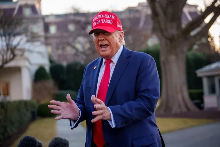 Trump Delays Canada Tariffs, Iran Tensions Rise: Global News Update August 19