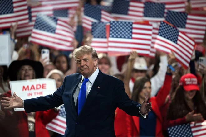 Trump Promises $5,000 'Dividend' to Every US Adult if Republicans Win Midterms