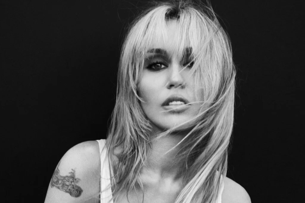 Miley Cyrus Earns First Billboard 200 No. 1 in 13 Years With 'Bass Persuades'