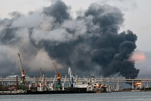 Ukraine Fires Over 1,000 Drones at Russia as St Petersburg Oil Terminal Burns and Trump-Zelensky Feud Deepens